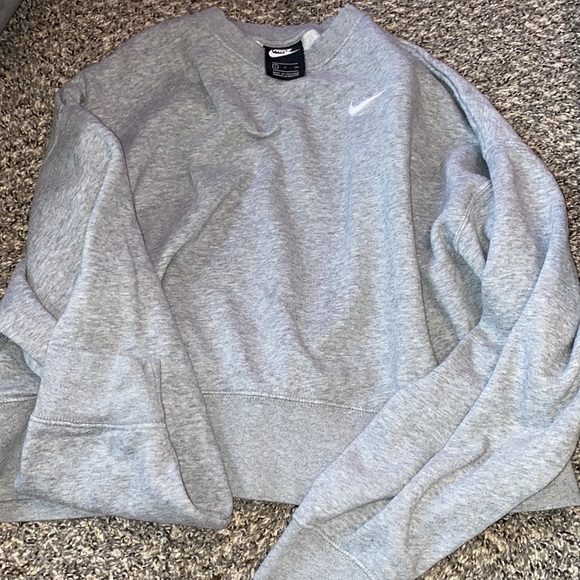 Nike Other - nike cropped crew